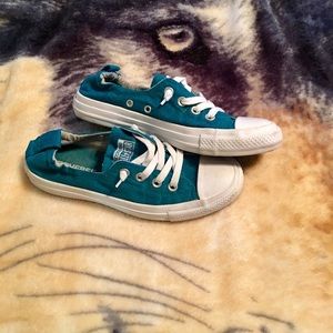 SOLD! Turquoise converse shorelines!